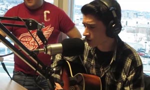 16χρονος Καναδός τραγουδά με τη φωνή του Elvis Presley