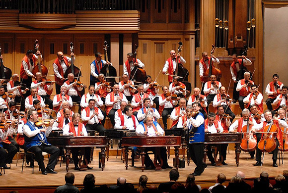 100 Τσιγγάνικα βιολιά στο Christmas Theater την Παρασκευή 31 Μαρτίου!