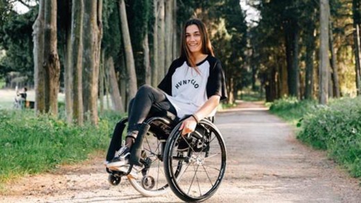 24χρονη Ελληνίδα που παρότι είναι παραπληγική, κάνει σκι, kitesurf και καταδύσεις