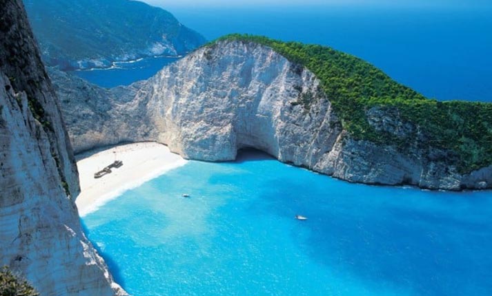 Η Vogue ξεχώρισε τις «πιο όμορφες ελληνικές παραλίες για βουτιές»- κι ένα νησί έχει τρεις!