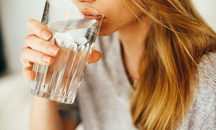 Απλοί τρόποι για να πίνεις περισσότερο νερό