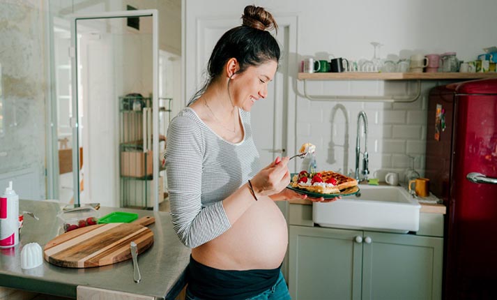 Εγκυμοσύνη: Ποιες είναι οι τροφές που πρέπει να αποφεύγουμε