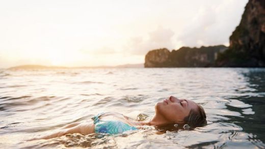 Είναι το κολύμπι ικανό να αντιμετωπίσει την κατάθλιψη;