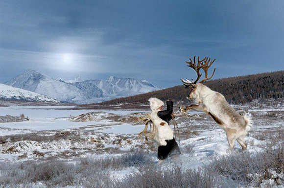 Φωτογράφος αιχμαλωτίζει την ομορφιά μιας από τις πιο σπάνιες φυλές της Μογγολίας