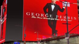 Ο Γιωργος Περρής σε Billboard στην Times Square στην Νέα Υόρκη