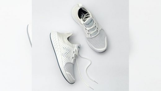 Λευκά παπούτσια: Πώς να τα κάνεις να φαίνονται σαν καινούργια