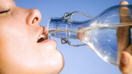 Νερό: Με ποιους τρόπους αντιδρά το σώμα σας όταν αφυδατώνεστε;