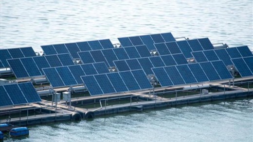 Παγκόσμια Τράπεζα: Η πλωτή ηλιακή ενέργεια ανοίγει νέους ορίζοντες για τις ανανεώσιμες πηγές ενέργειας