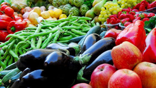 Ποια φρούτα και λαχανικά είναι περισσότερο εκτεθειμένα σε φυτοφάρμακα και ποια είναι «καθαρά»