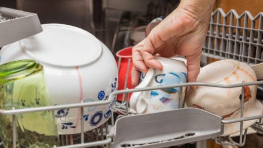 Πώς να κάνετε εσωτερικό καθαρισμό και απολύμανση στο πλυντήριο πιάτων