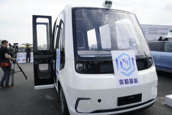 Σαγκάη: Κυκλοφόρησαν τουριστικά λεωφορεία με τεχνητή νοημοσύνη!