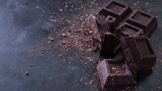 Τα αντιοξειδωτικά της μαύρης σοκολάτας και πώς συμβάλλει η κατανάλωσή της στη θετική διάθεση