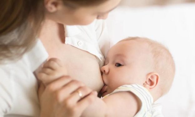 Τα οφέλη του μητρικού θηλασμού για το παιδί, την οικογένεια και την κοινωνία