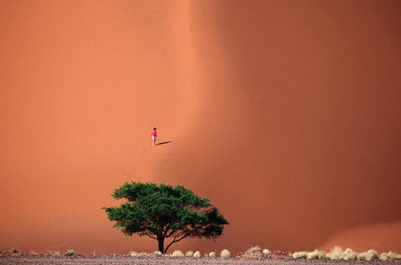 Υπέροχες ασυνήθιστες εικόνες στις ερήμους του κόσμου